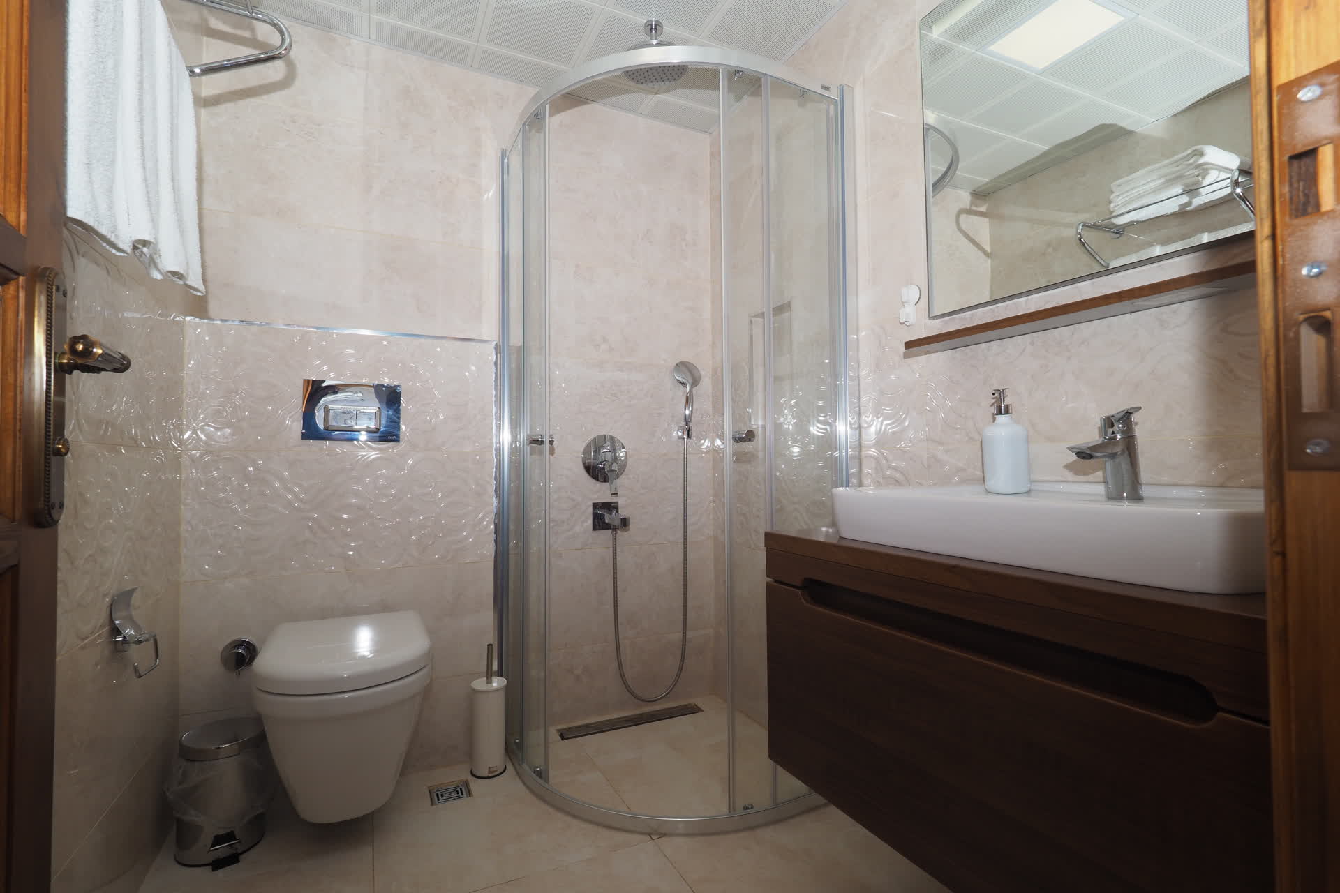 Kahlo - bath - ArtApart Akyaka