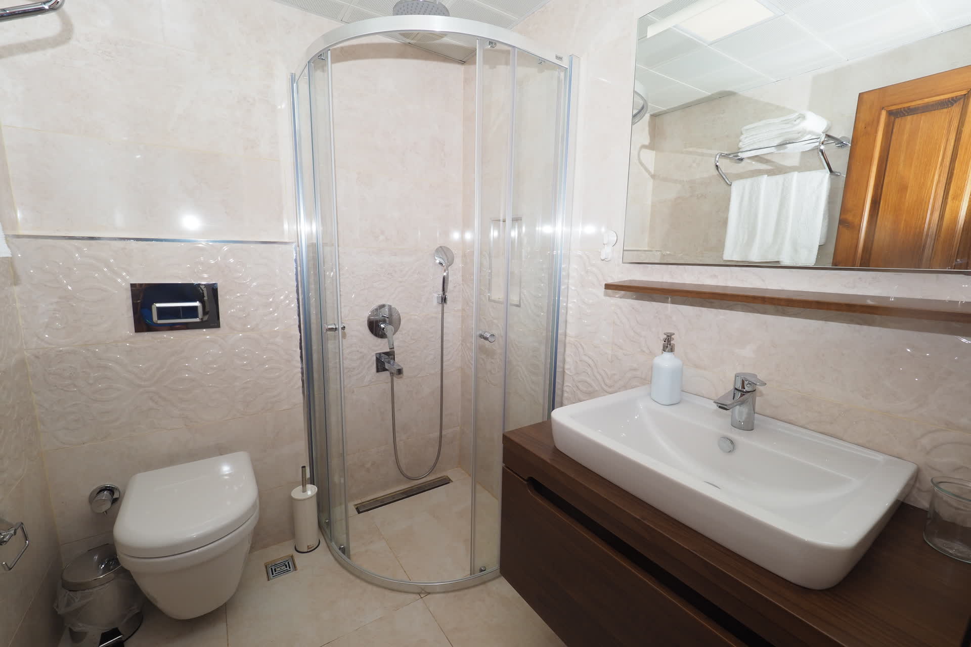 Kahlo - bath - ArtApart Akyaka