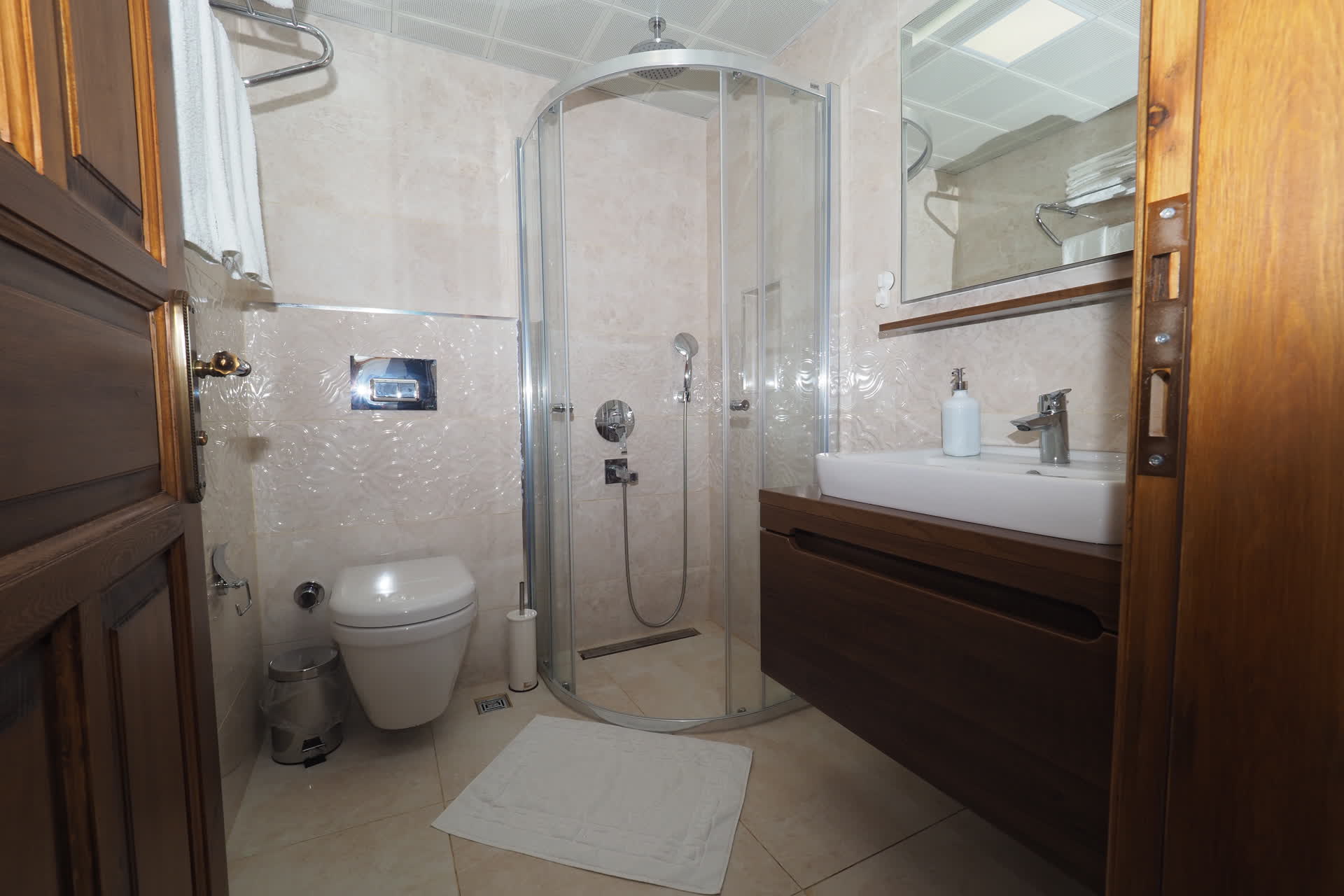 Kahlo - bath - ArtApart Akyaka