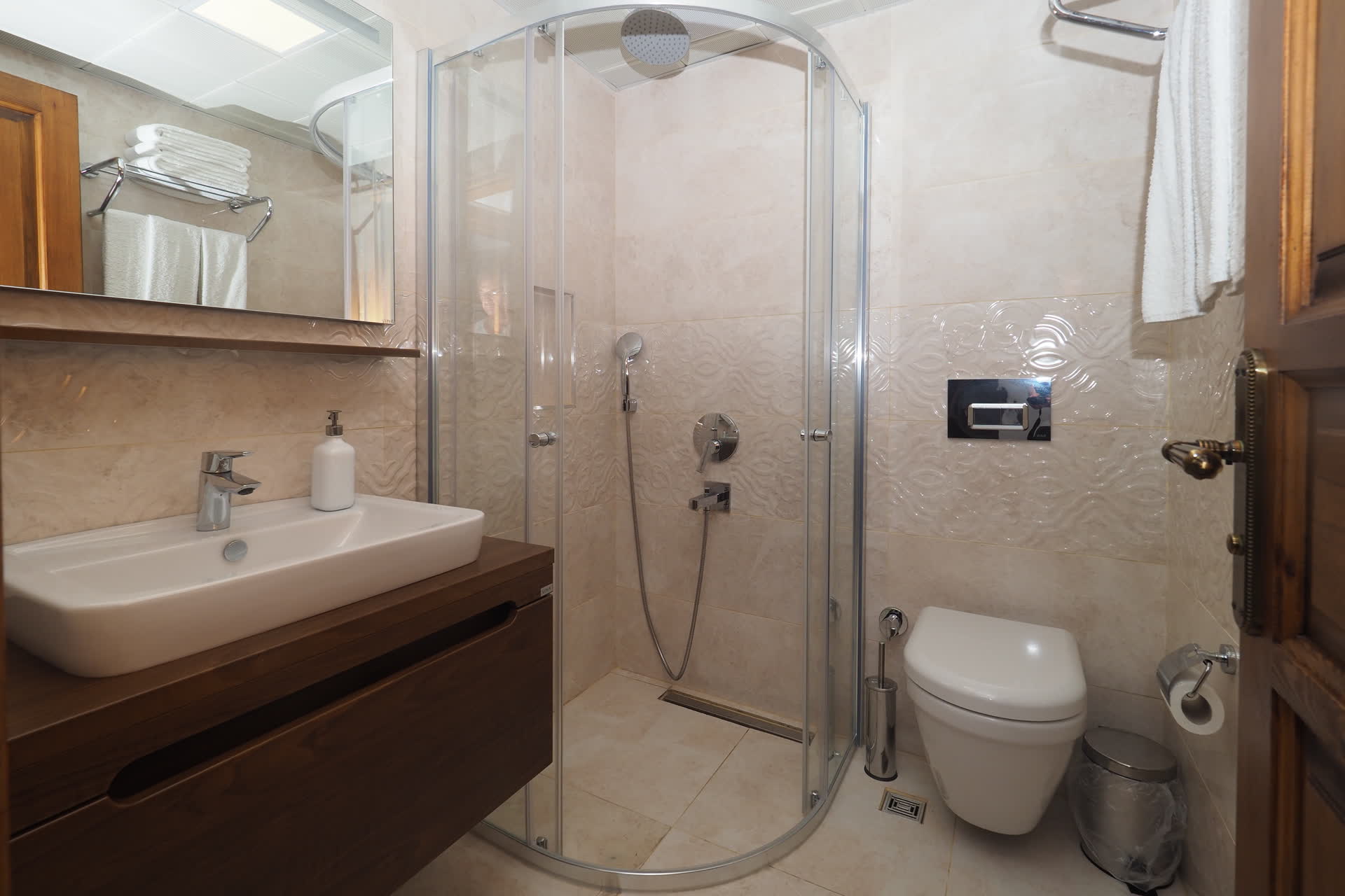 Mualla - bath - ArtApart Akyaka