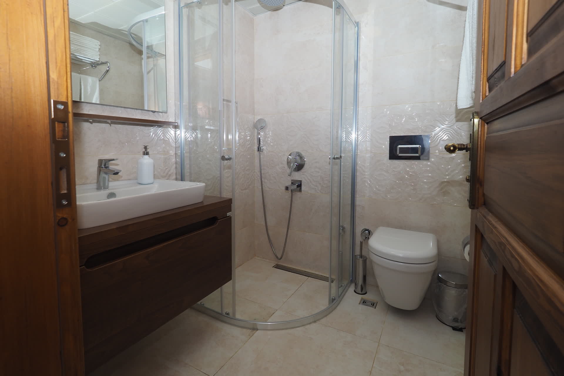 Mualla - bath - ArtApart Akyaka